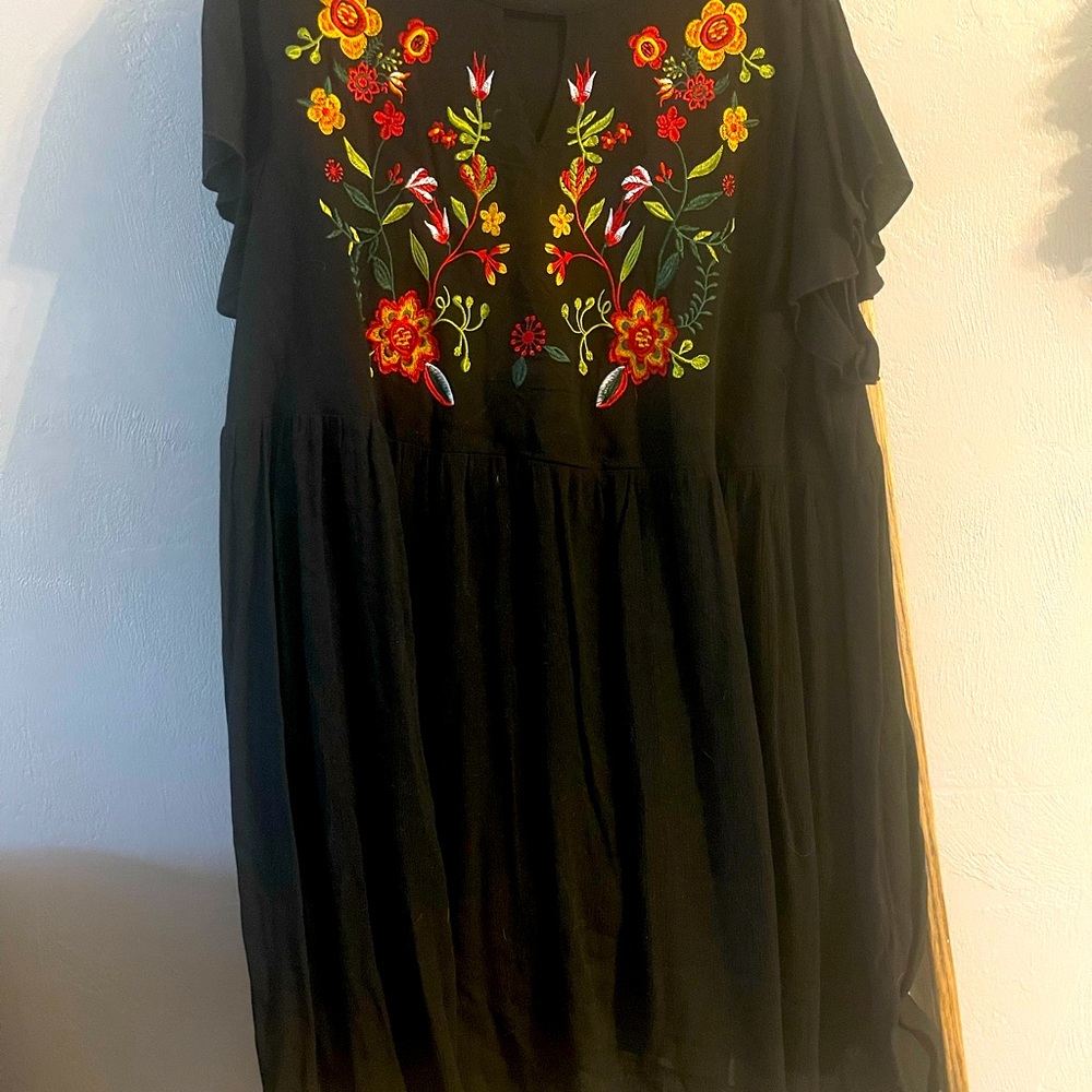 SHEIN Curve black dress with embroidered flowers and flutter sleeves